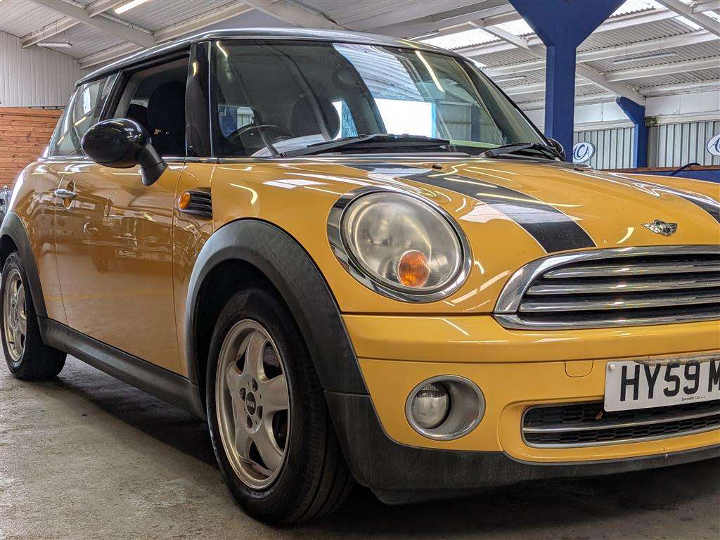 <p>2009 MINI COOPER</p>