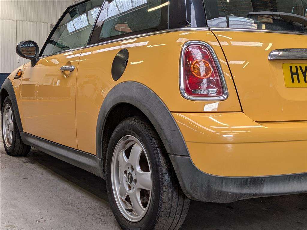 <p>2009 MINI COOPER</p>