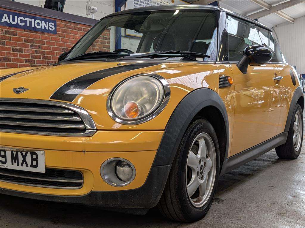 <p>2009 MINI COOPER</p>