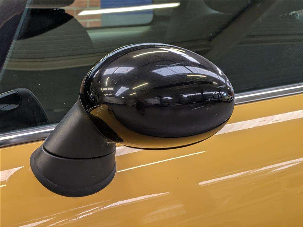 <p>2009 MINI COOPER</p>