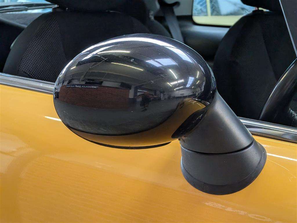 <p>2009 MINI COOPER</p>