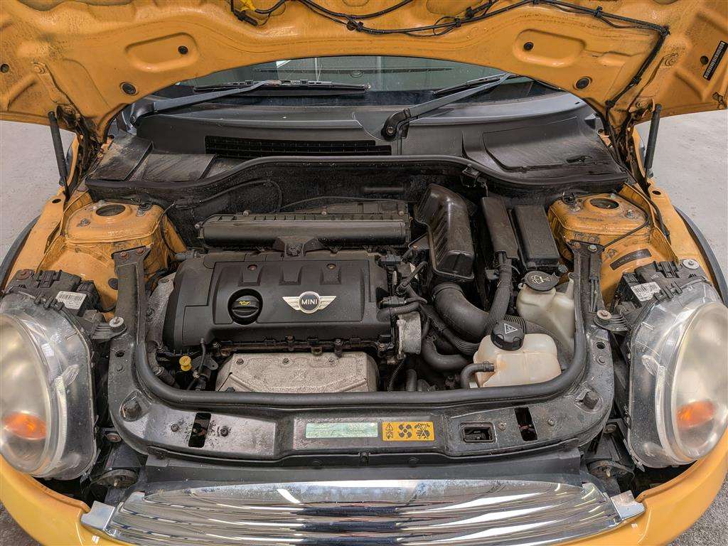 <p>2009 MINI COOPER</p>