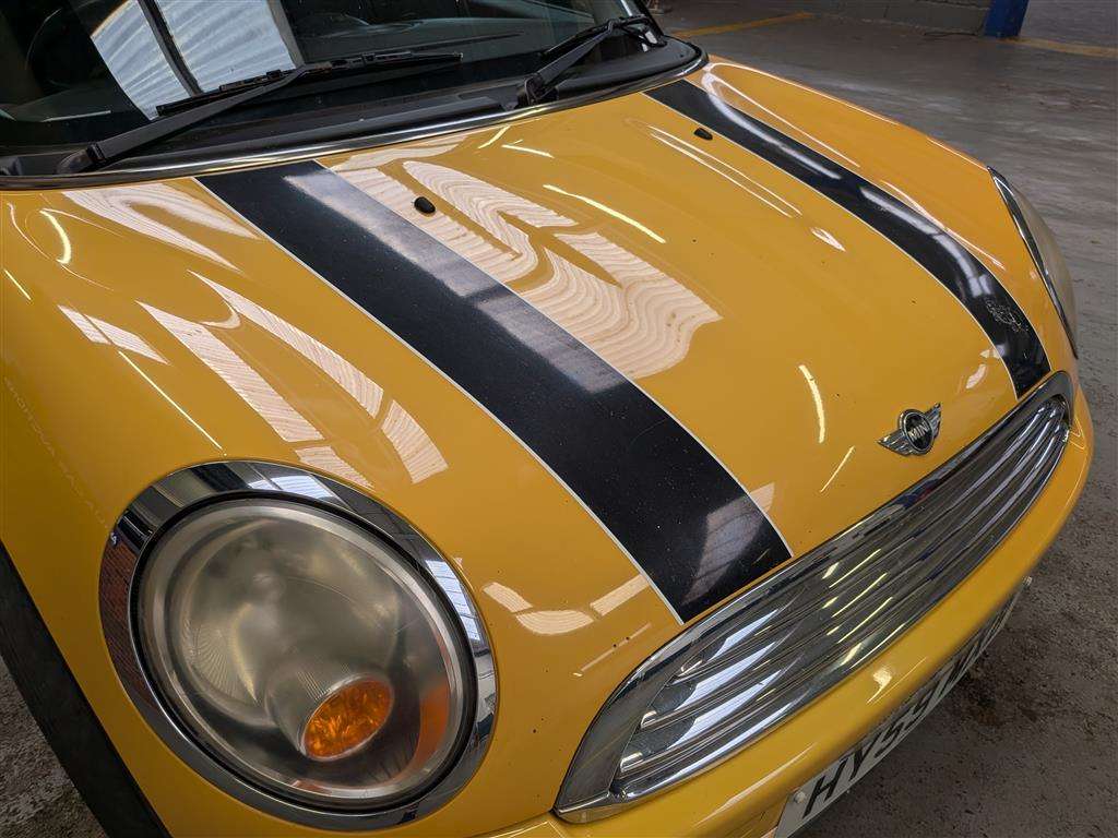 <p>2009 MINI COOPER</p>