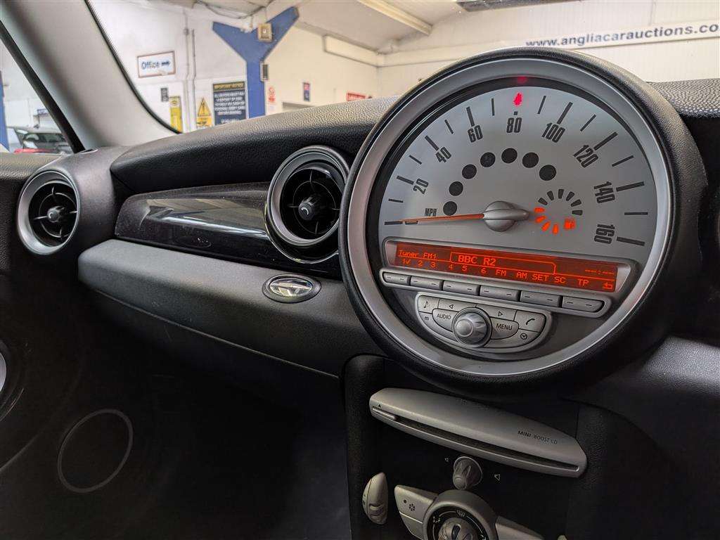 <p>2009 MINI COOPER</p>