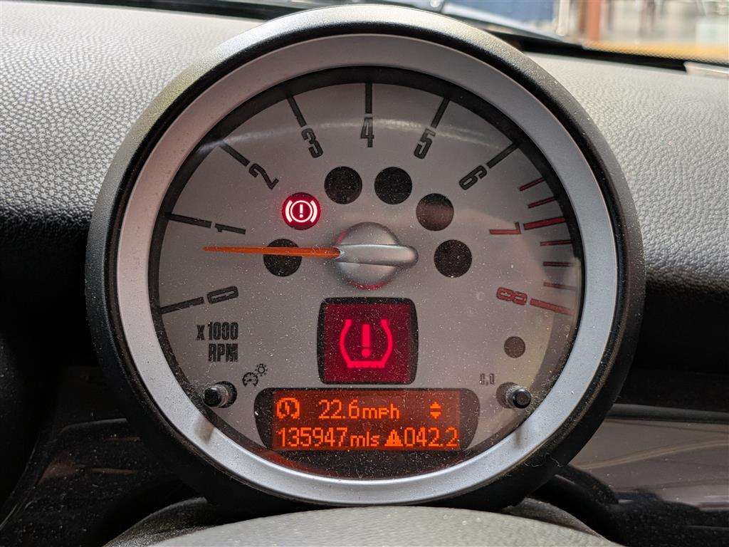 <p>2009 MINI COOPER</p>