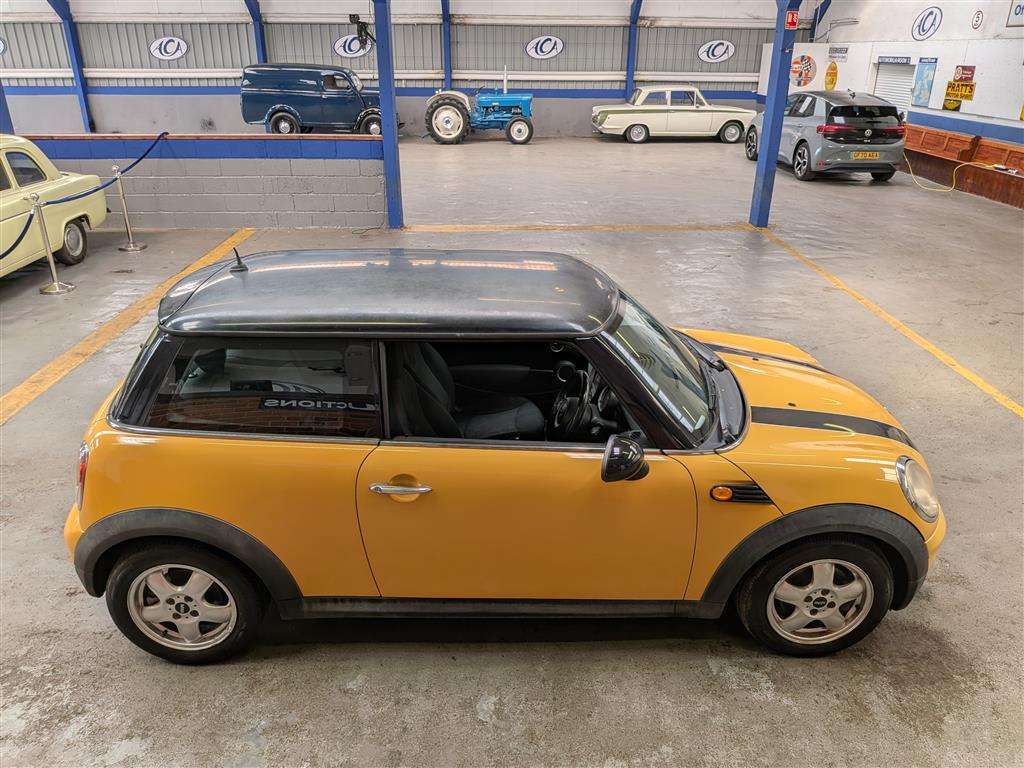 <p>2009 MINI COOPER</p>