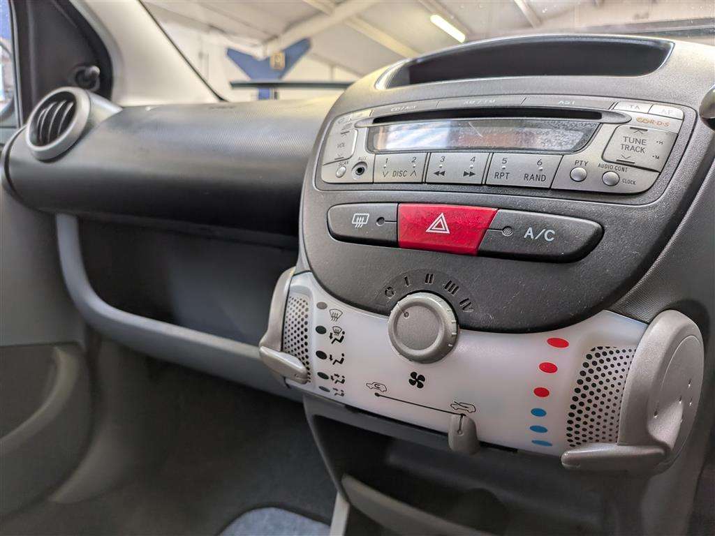 <p>2011 CITROEN C1 VT</p>