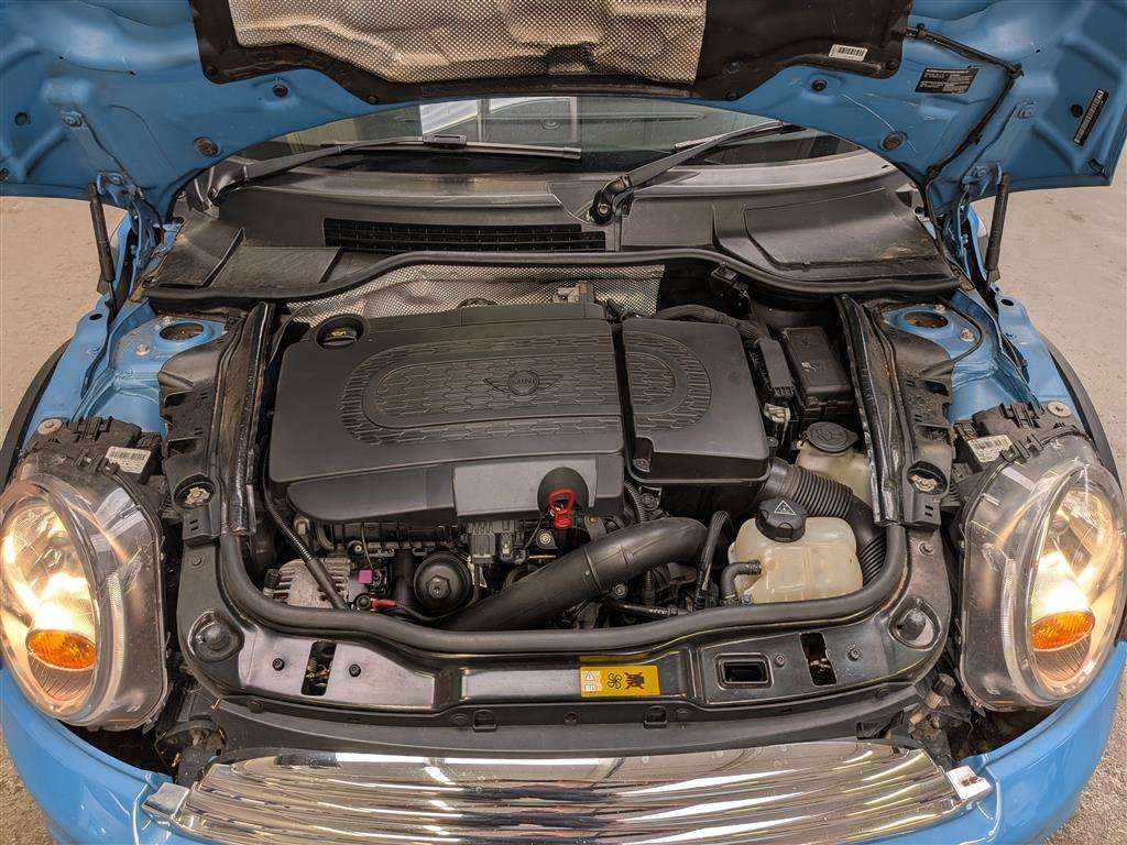 <p>2013 MINI COOPER CLUBMAN D</p>