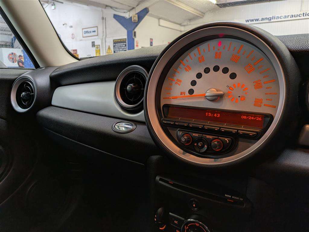<p>2013 MINI COOPER CLUBMAN D</p>