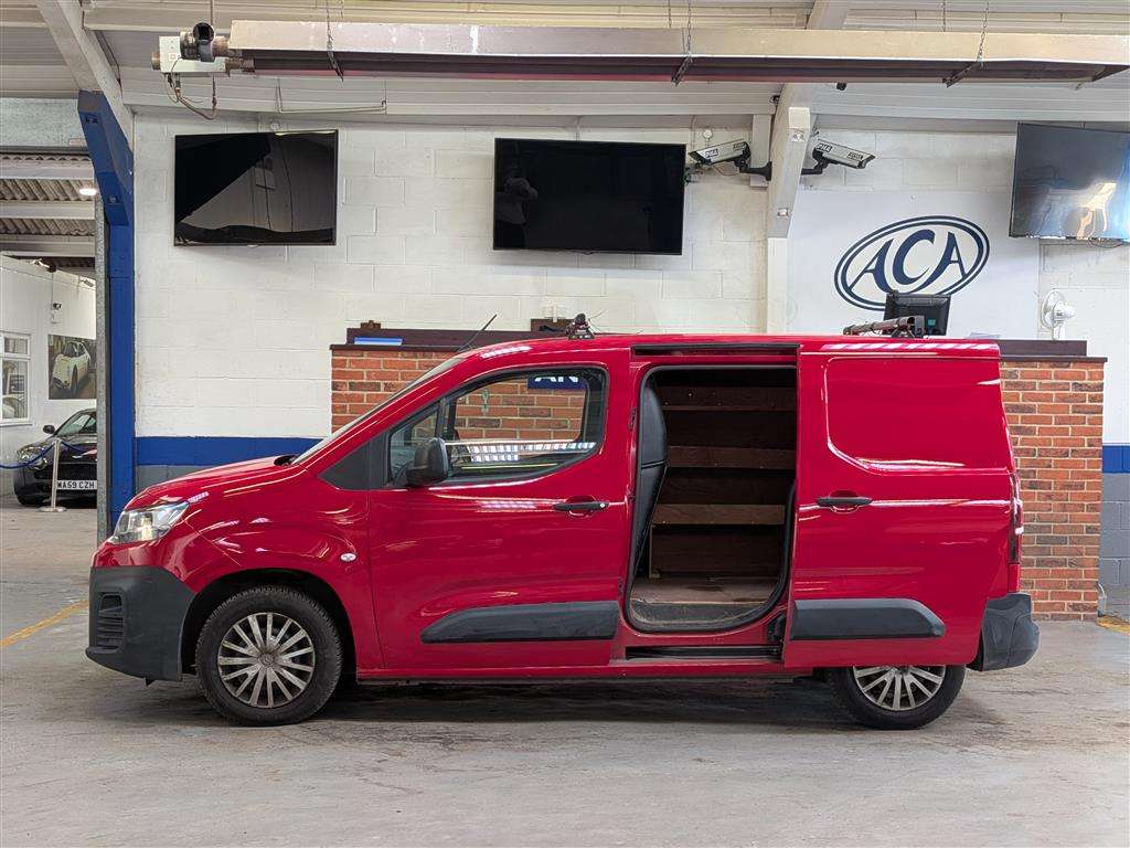 <p>2020 CITROEN BERLINGO 650 EN-PRISE BHD</p>