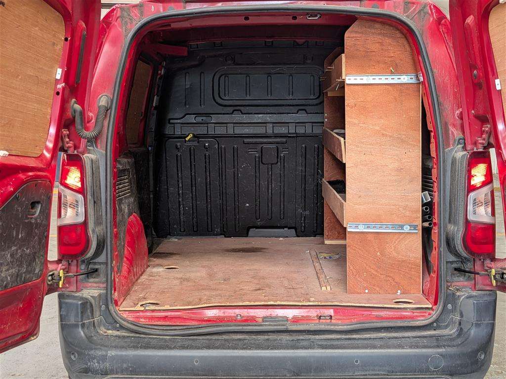 <p>2020 CITROEN BERLINGO 650 EN-PRISE BHD</p>