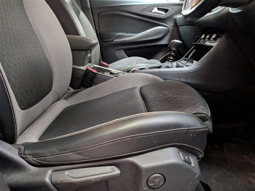 <p>2018 VAUXHALL GRANDLAND X TECH LINE NAV</p>