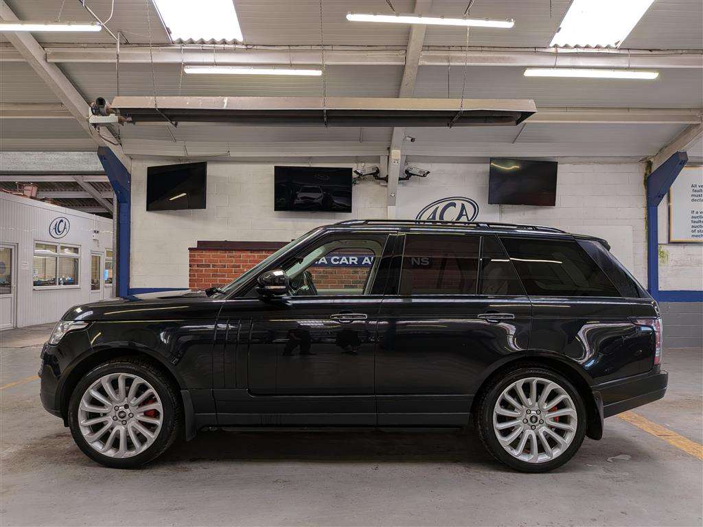 <p>2015 LAND ROVER RANGE ROVER VOGUE SE TDV6</p>