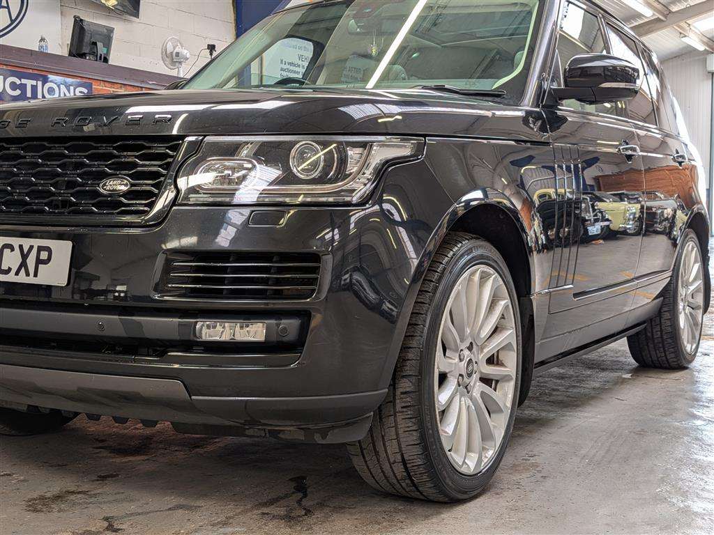 <p>2015 LAND ROVER RANGE ROVER VOGUE SE TDV6</p>