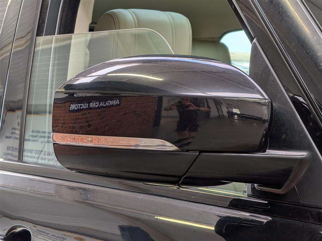 <p>2015 LAND ROVER RANGE ROVER VOGUE SE TDV6</p>