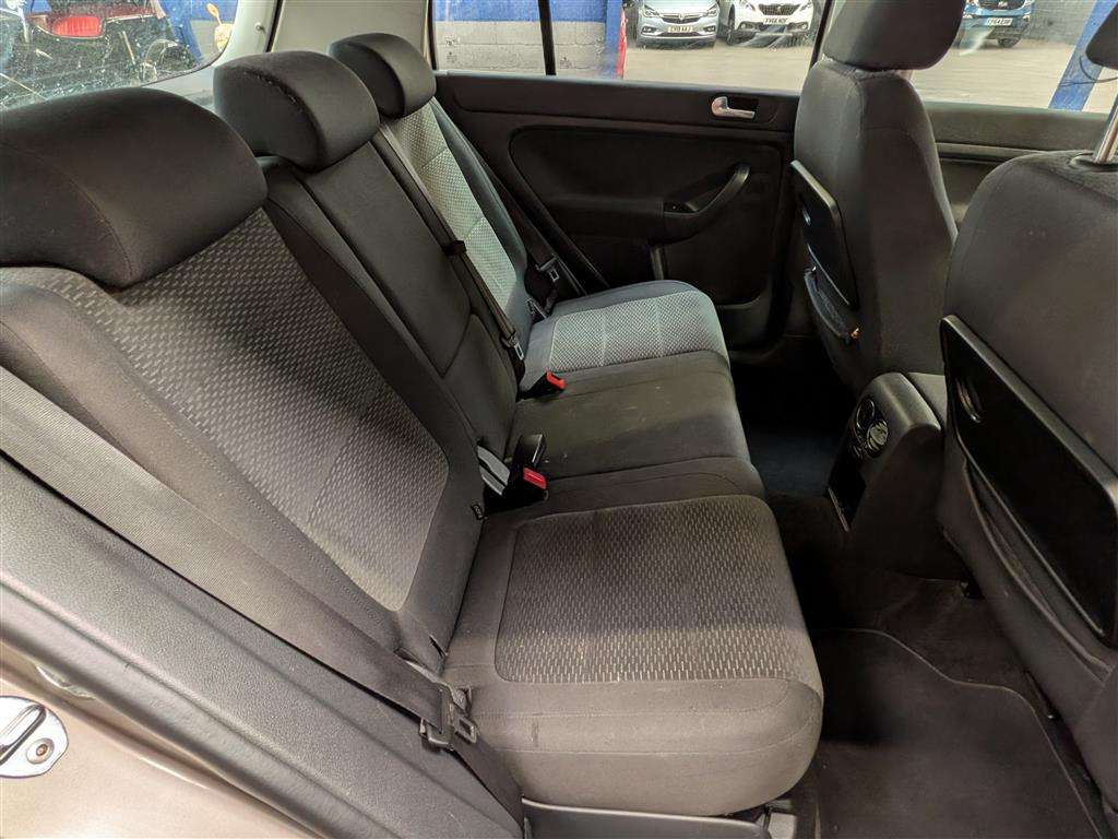 <p>2010 VOLKSWAGEN GOLF PLUS SE TDI S-A</p>