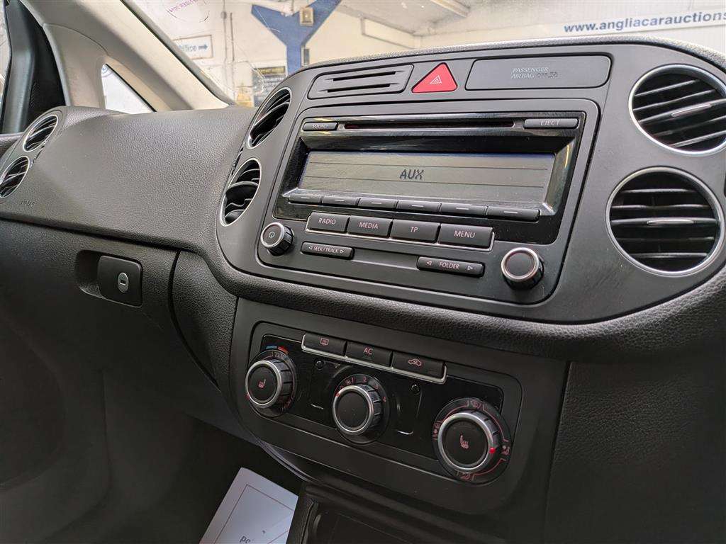 <p>2010 VOLKSWAGEN GOLF PLUS SE TDI S-A</p>