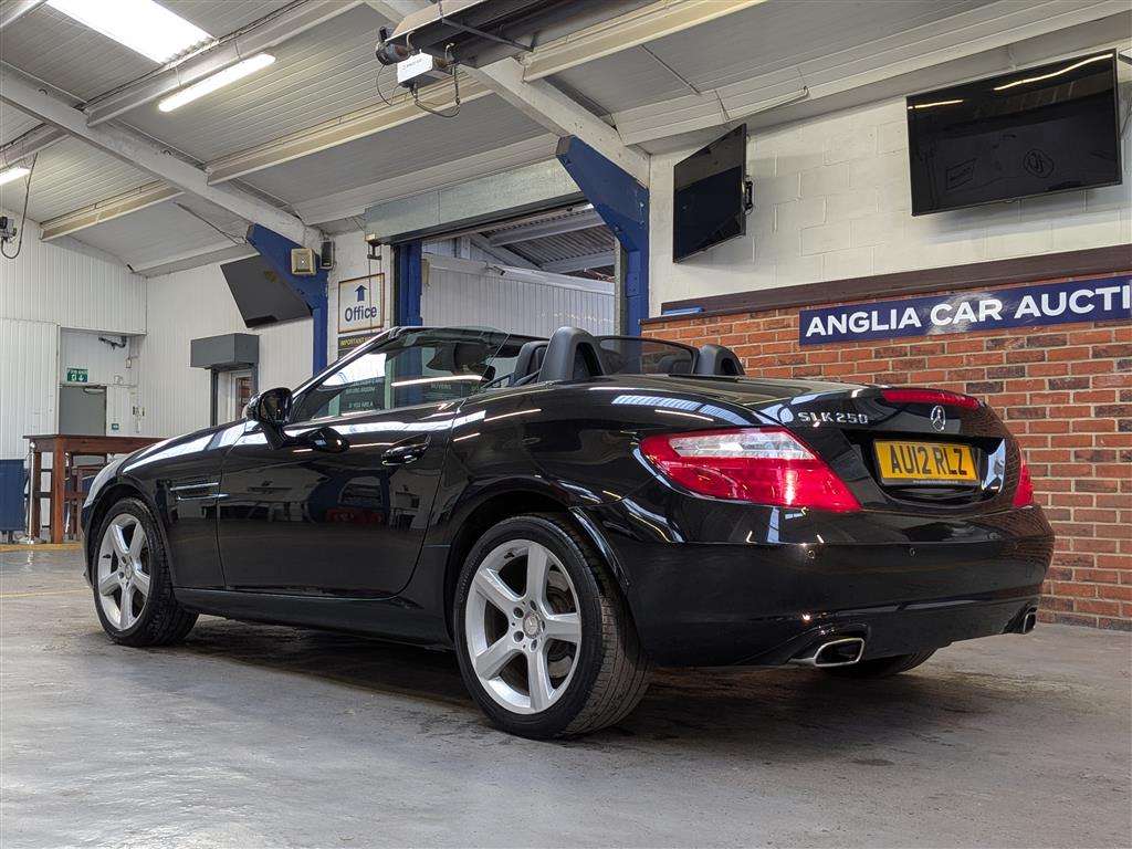 <p>2012 MERCEDES-BENZ SLK250 BLUEEFFICIENCY AUT</p>