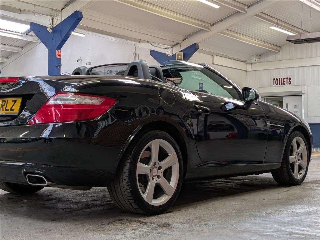 <p>2012 MERCEDES-BENZ SLK250 BLUEEFFICIENCY AUT</p>