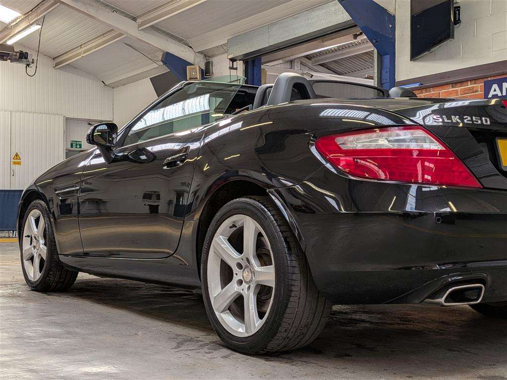 <p>2012 MERCEDES-BENZ SLK250 BLUEEFFICIENCY AUT</p>