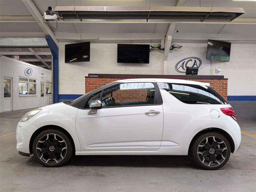 <p>2010 CITROEN DS3 BLACK & WHITE</p>