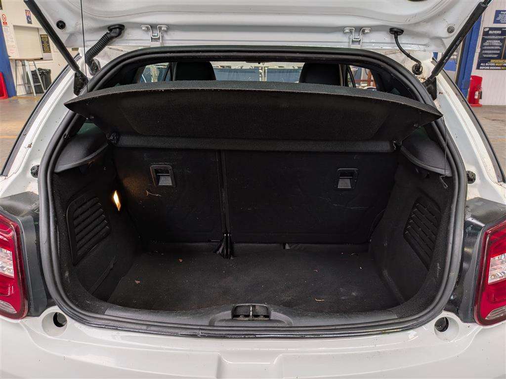 <p>2010 CITROEN DS3 BLACK & WHITE</p>