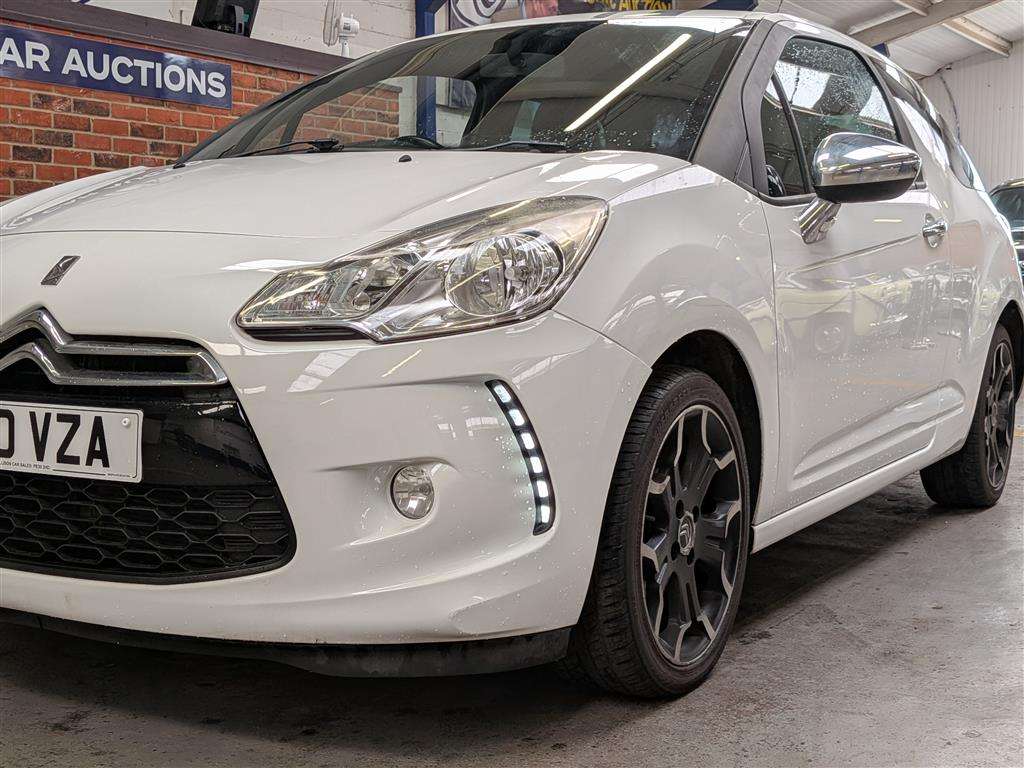 <p>2010 CITROEN DS3 BLACK & WHITE</p>