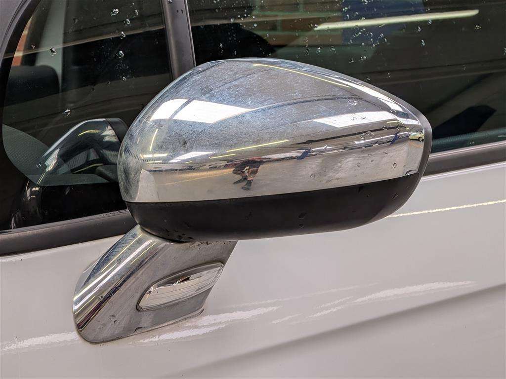 <p>2010 CITROEN DS3 BLACK & WHITE</p>