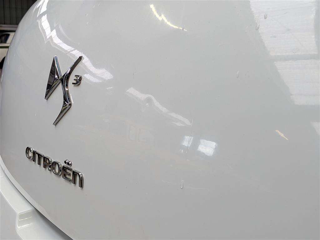 <p>2010 CITROEN DS3 BLACK & WHITE</p>