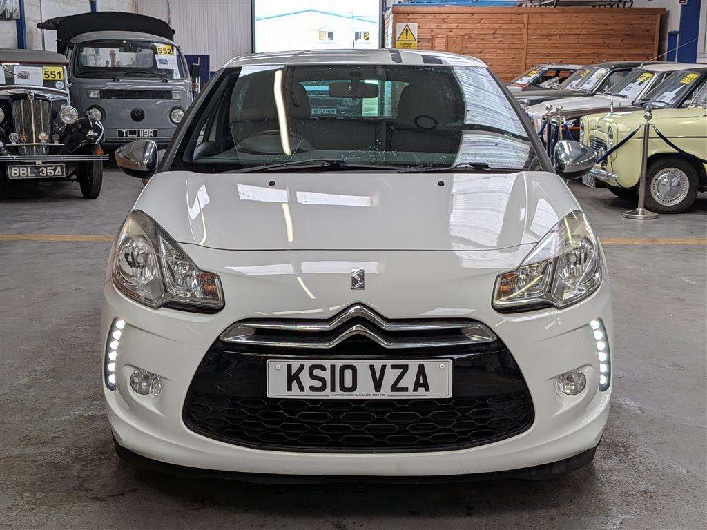 <p>2010 CITROEN DS3 BLACK & WHITE</p>