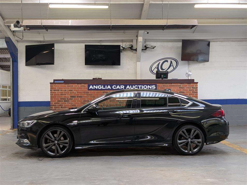 <p>2018 VAUXHALL INSIGNIA SRI VX-LINE NAV</p>