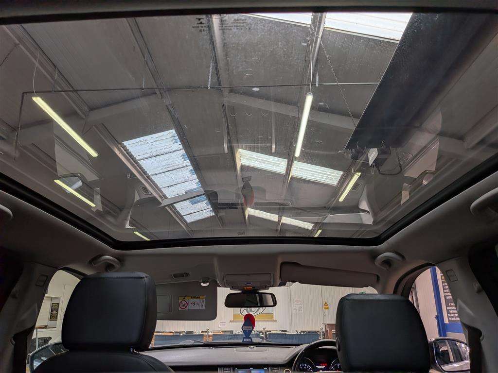 <p>2015 LAND ROVER DISCOVERY SPORT HSE TD4 A</p>