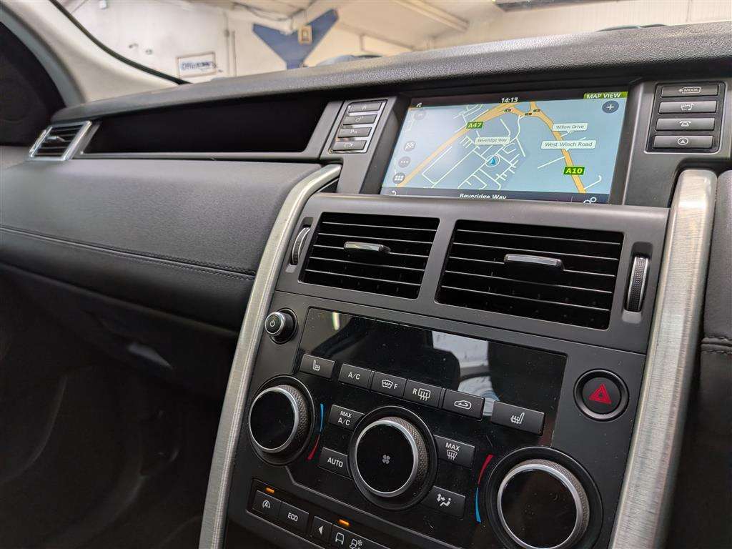 <p>2015 LAND ROVER DISCOVERY SPORT HSE TD4 A</p>