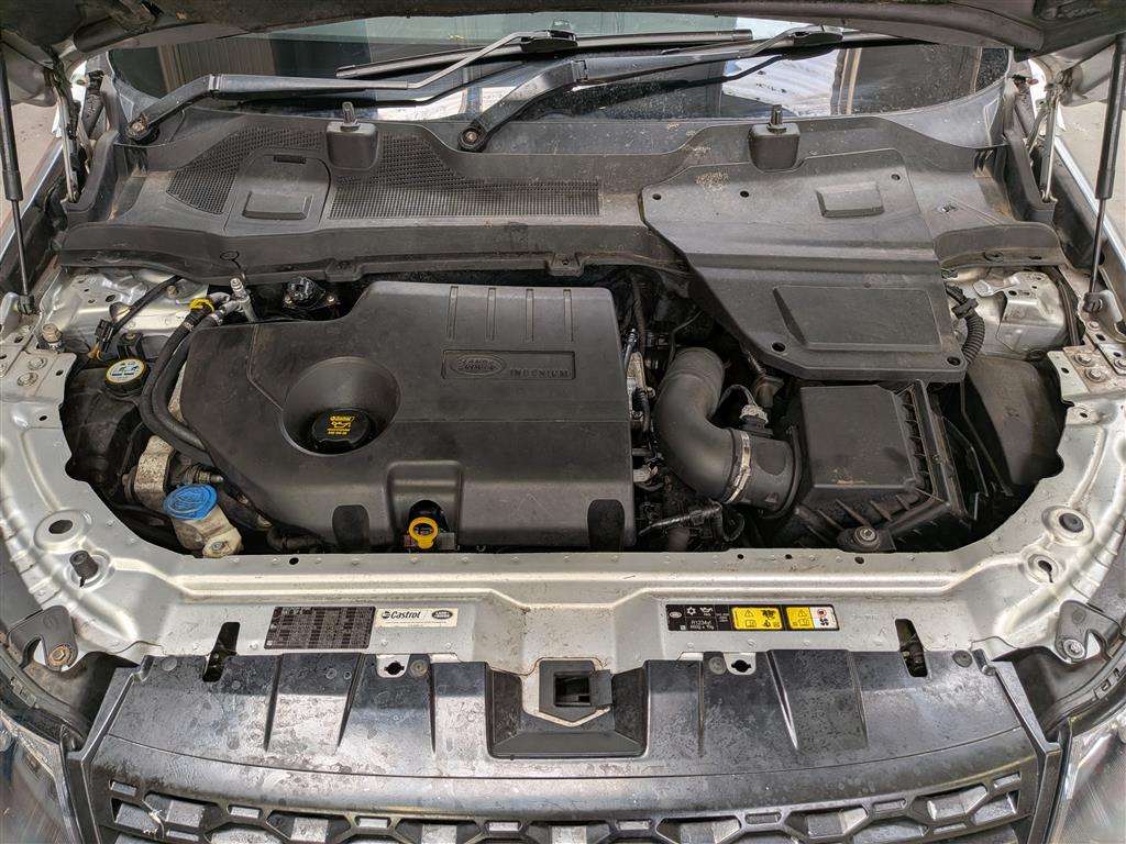 <p>2015 LAND ROVER DISCOVERY SPORT HSE TD4 A</p>