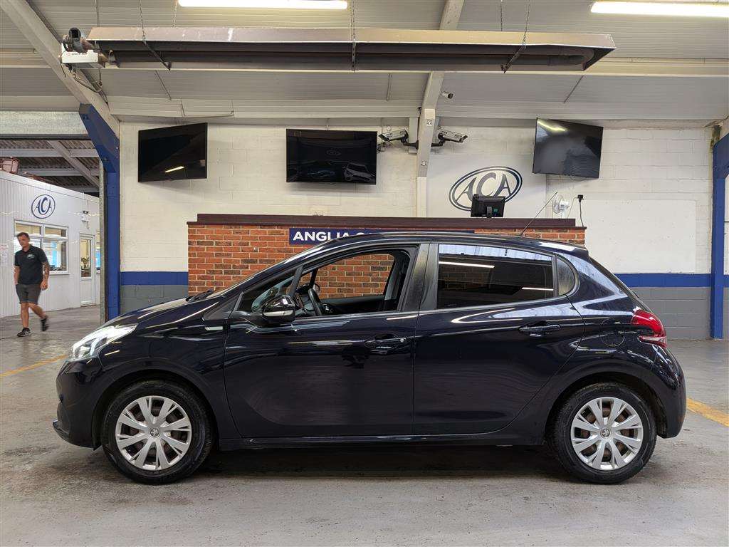 <p>2015 PEUGEOT 208</p>