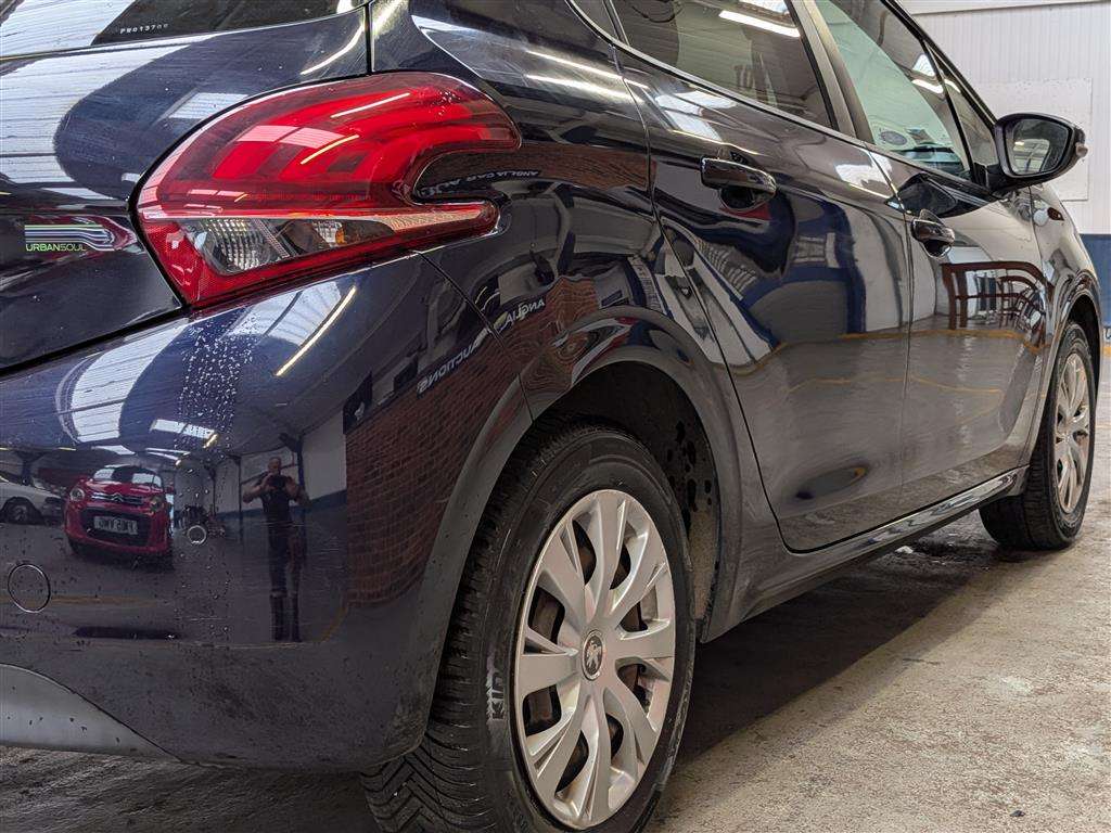 <p>2015 PEUGEOT 208</p>
