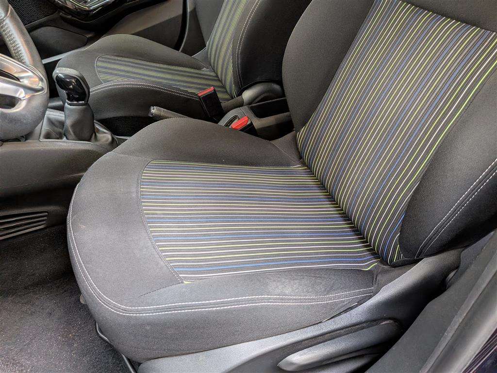 <p>2015 PEUGEOT 208</p>