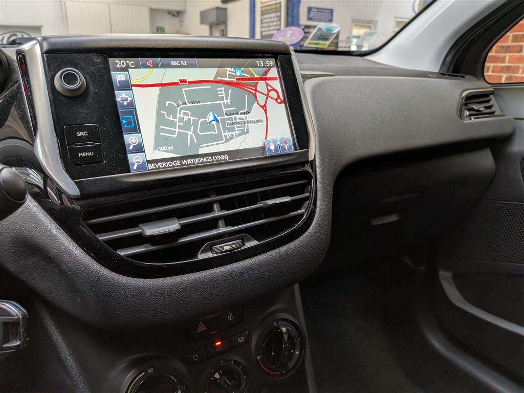 <p>2015 PEUGEOT 208</p>
