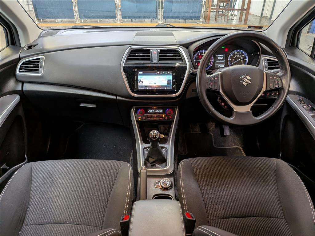 <p>2017 SUZUKI SX4 S-CROSS SZ-T B-JET AL</p>