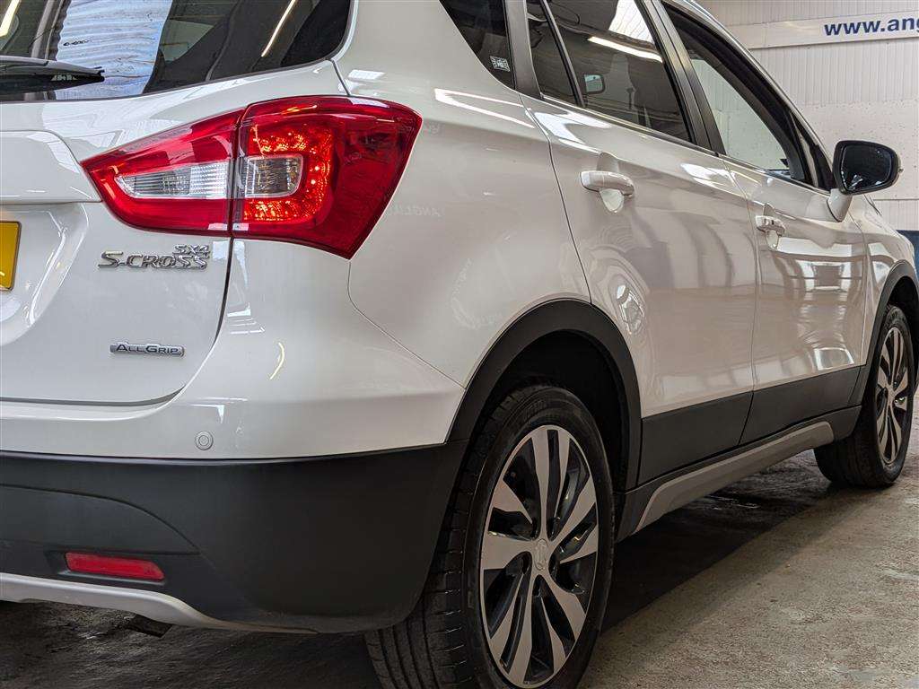 <p>2017 SUZUKI SX4 S-CROSS SZ-T B-JET AL</p>