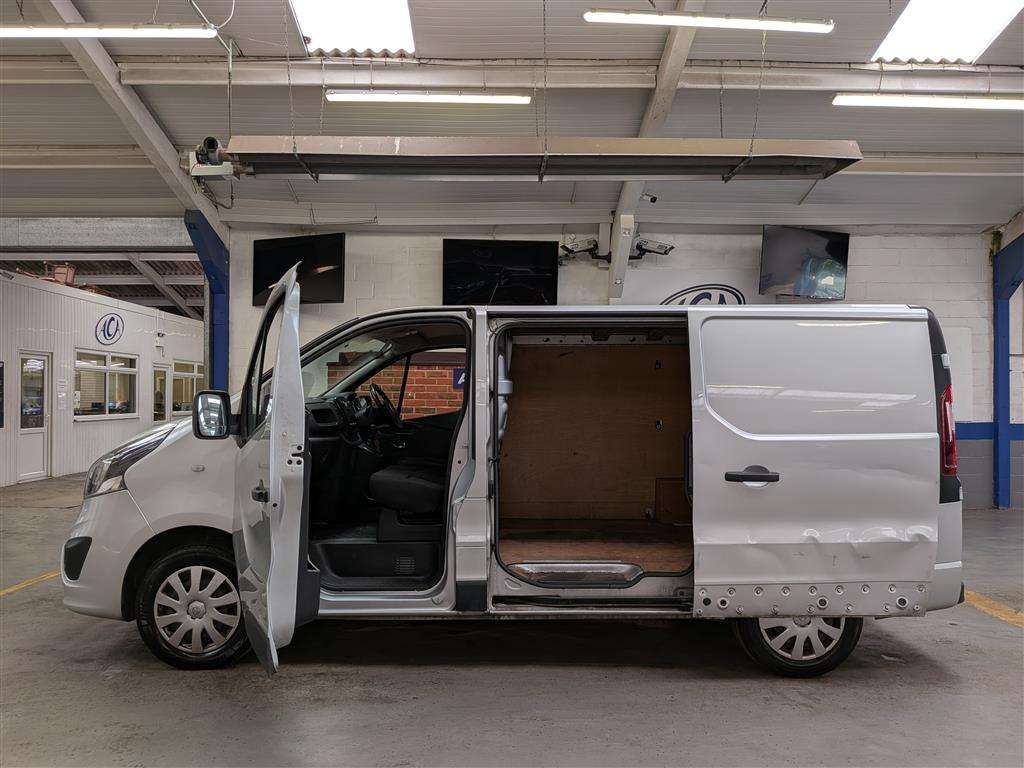 <p>2018 VAUXHALL VIVARO 2900 SPORTIVE CDTI</p>