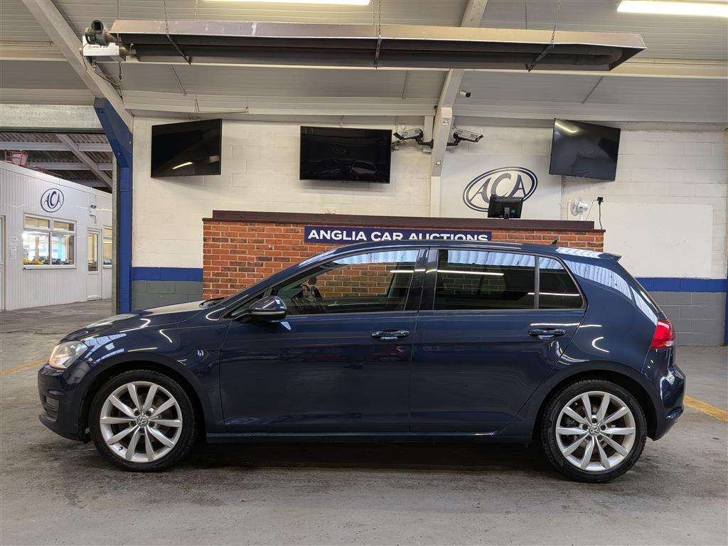 <p>2013 VOLKSWAGEN GOLF GT BLUEMOTION TEC TD</p>