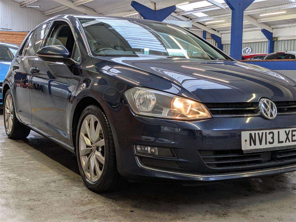 <p>2013 VOLKSWAGEN GOLF GT BLUEMOTION TEC TD</p>