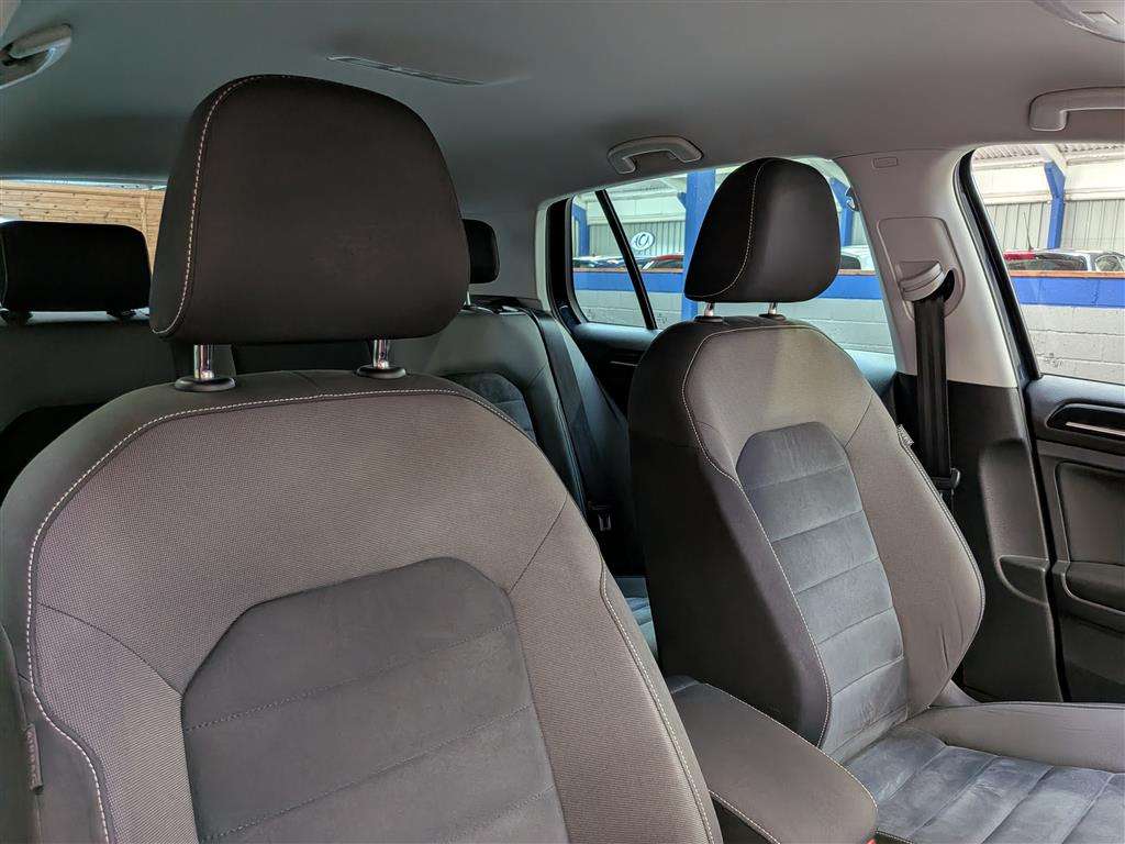 <p>2013 VOLKSWAGEN GOLF GT BLUEMOTION TEC TD</p>