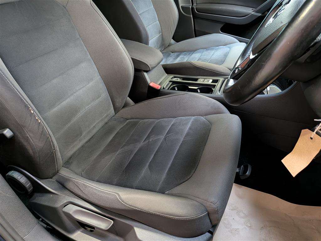 <p>2013 VOLKSWAGEN GOLF GT BLUEMOTION TEC TD</p>