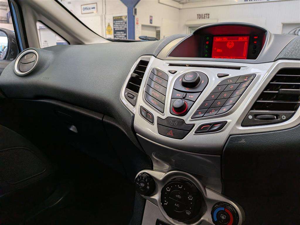 <p>2010 FORD FIESTA ZETEC 95</p>