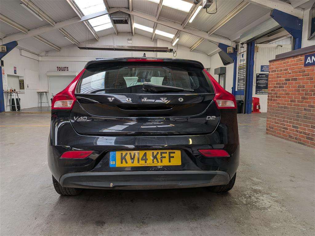 <p>2014 VOLVO V40 SE LUX NAV D2</p>