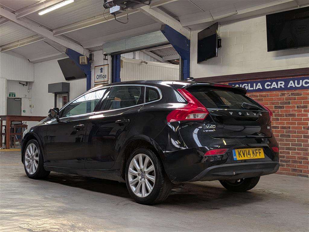 <p>2014 VOLVO V40 SE LUX NAV D2</p>