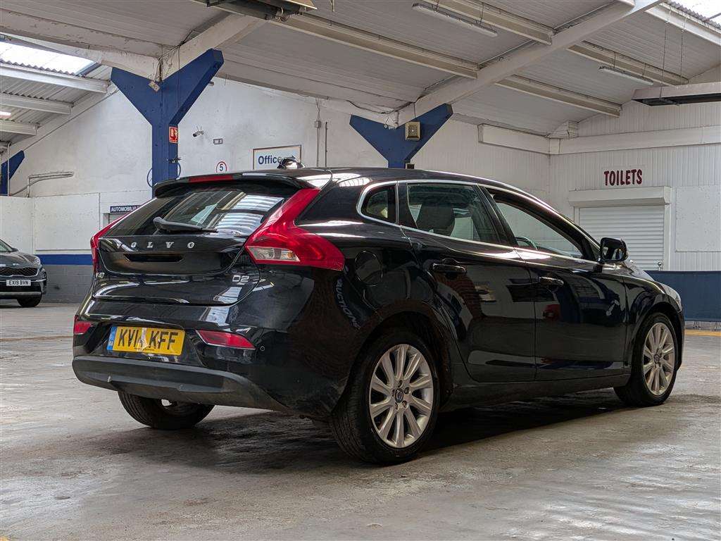 <p>2014 VOLVO V40 SE LUX NAV D2</p>