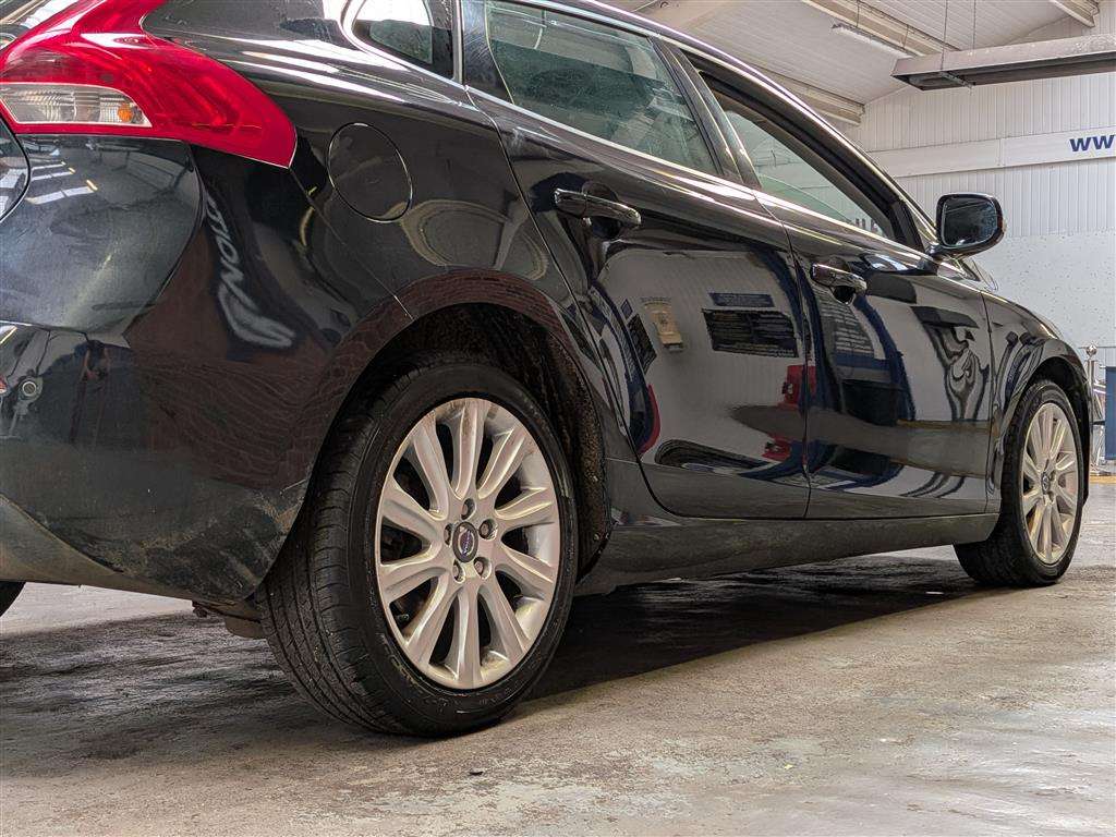 <p>2014 VOLVO V40 SE LUX NAV D2</p>